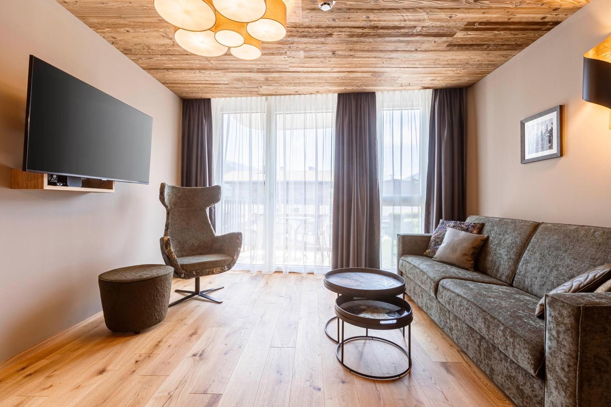 Zillertal Suites Fuegen By Alps Resorts Exterior foto
